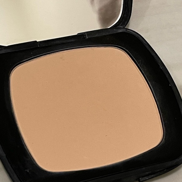 bareMinerals READY SPF 20 Foundation R110 - Picture 4 of 4